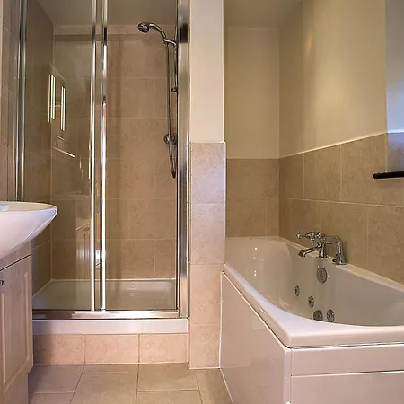 5 Bed In Lcc28