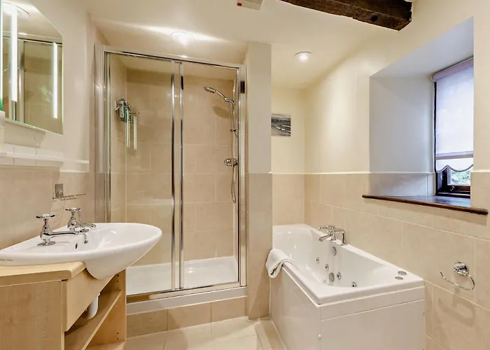 بيت للعطل 5 Bed In Lcc28 *